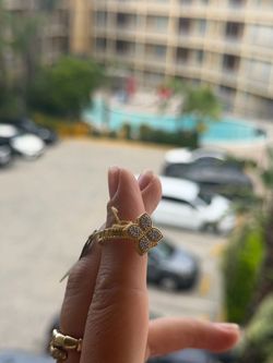 14K Gold Diamond Flower Ring 0.20 CT – 5.24g – Armenian Gold