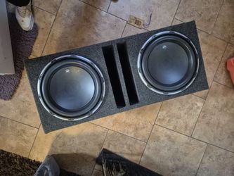 JL Audio W6 2 12-in subwoofers in box