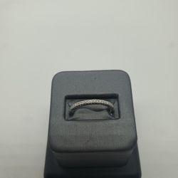 10KT WHITE GOLD LADIES DIAMOND RING