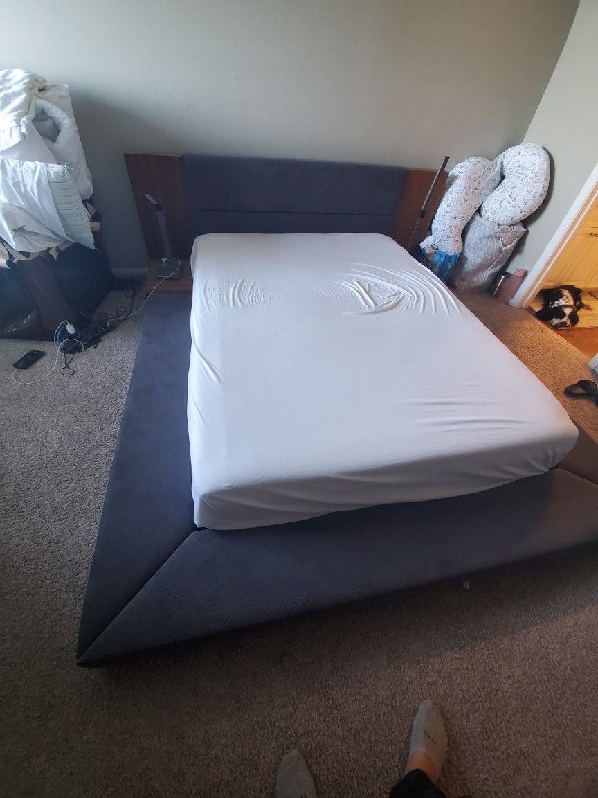 Platform bed - Like new