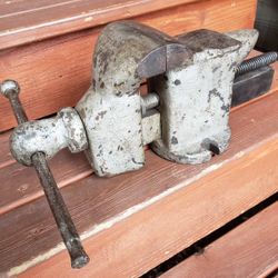 Antique American Scale No.4 Vise With Anvil 