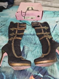 Leg Avenue Black Platform Heel Boots