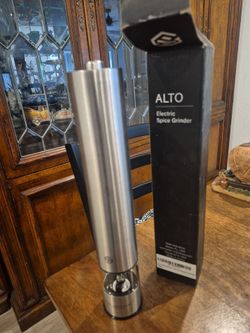 Electric salt and pepper grinder