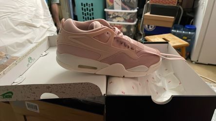Woman Jordan 4