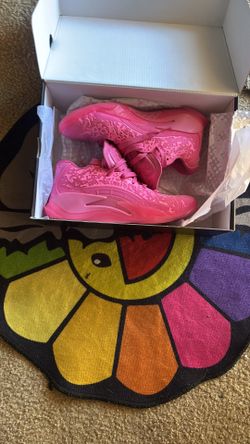 Jordan pink basketball shoes size 4Y