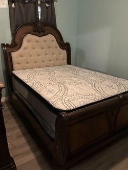King size Mattress Pillow Top New 320 Bedframe not included sold separately