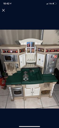 Girl Play Kitchen