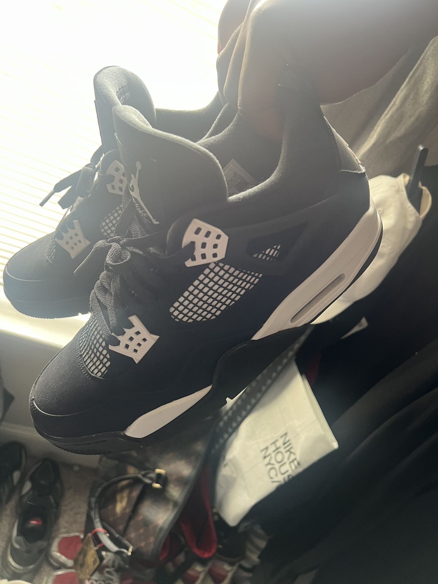 SIZE 13 JORDAN 4 WHITE THUNDER