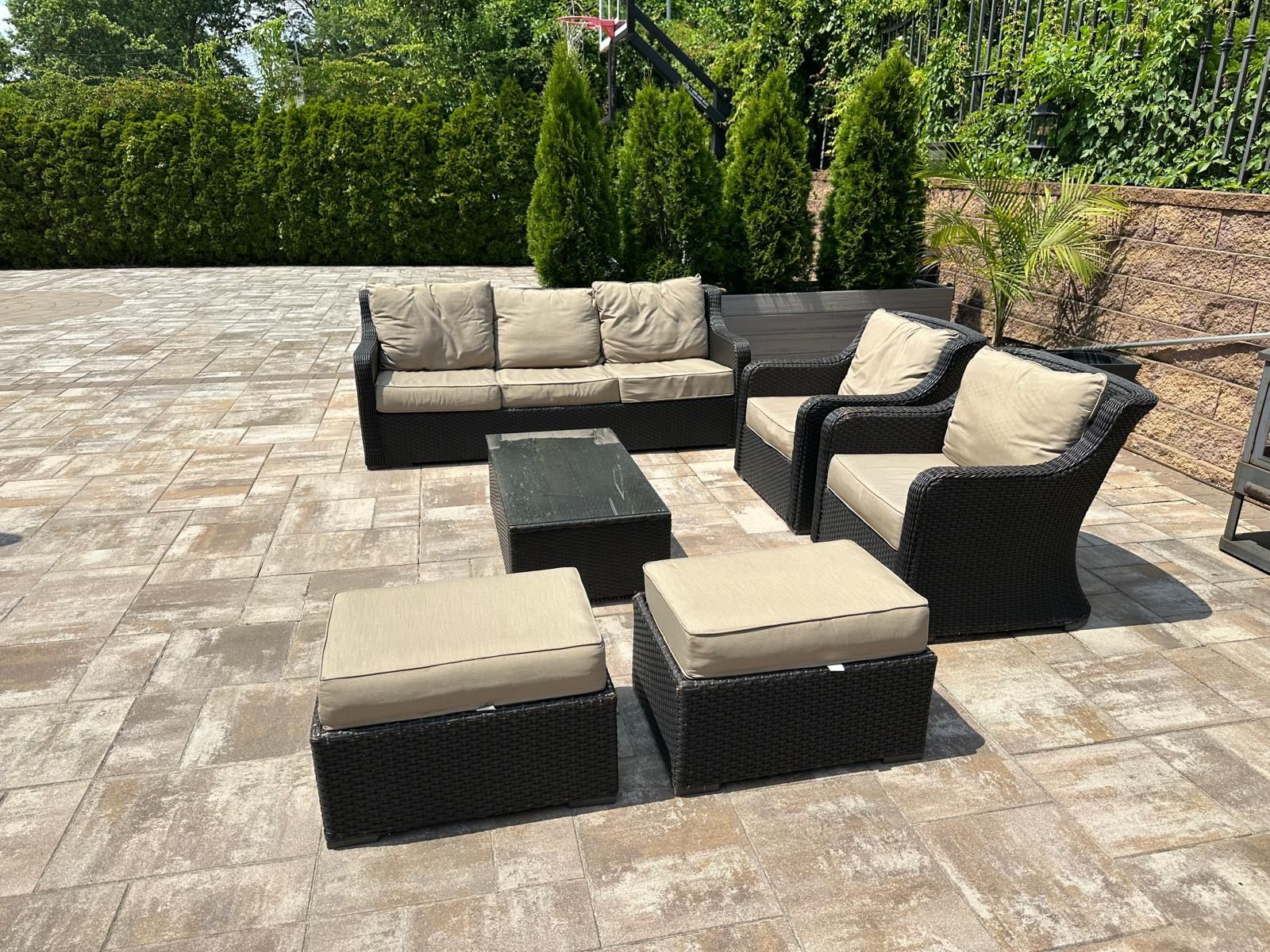 6-Piece Outdoor Furniture Set With Table And Sumbrella Cushions