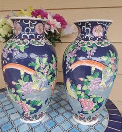 Vintage Chinese porcelain Famille Rose vases