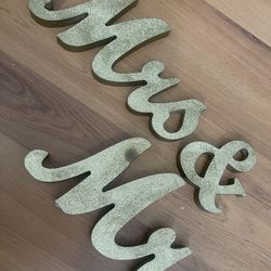 Mrs & Mr Golden Sign