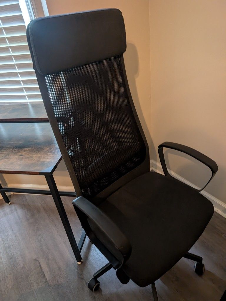 2 Desk Chairs