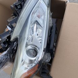 Luces de Nissan  año 217