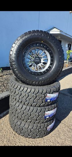 17" LOCK Mojave w/ 35" RT tires
