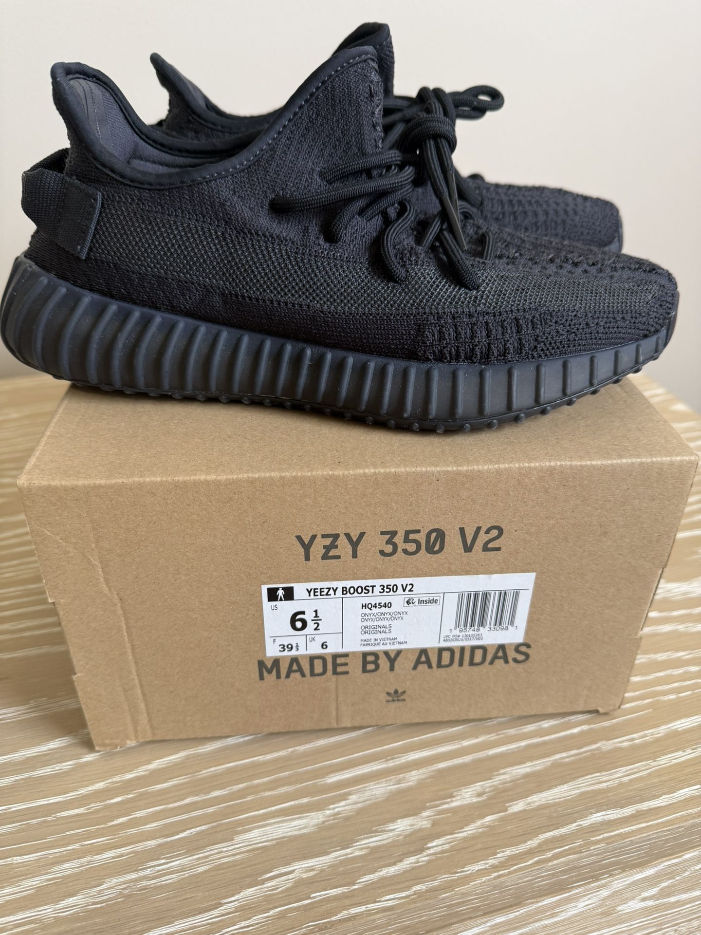 Yeezy 350 V2 Youth Size 6.5