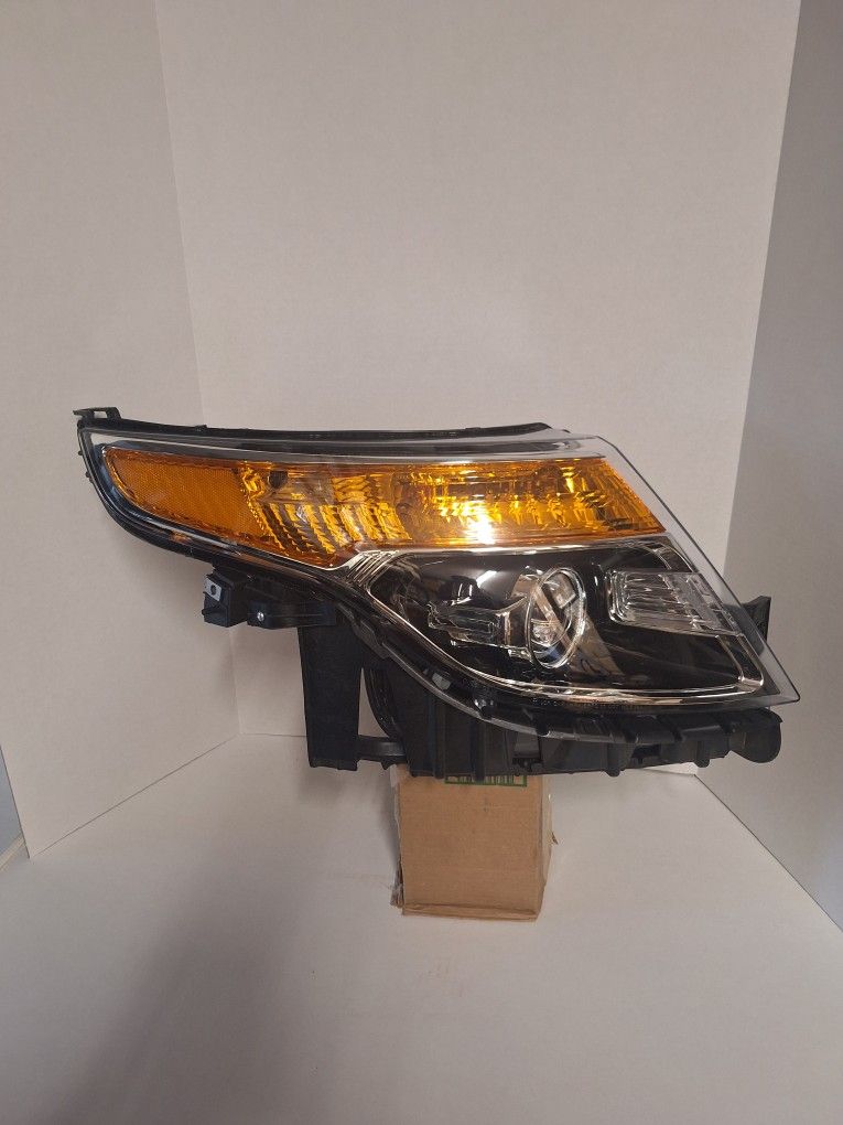 Ford explorer 2013/2015 RH HEADLIGHT