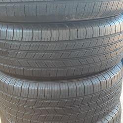4)215/60R17"Michelin 