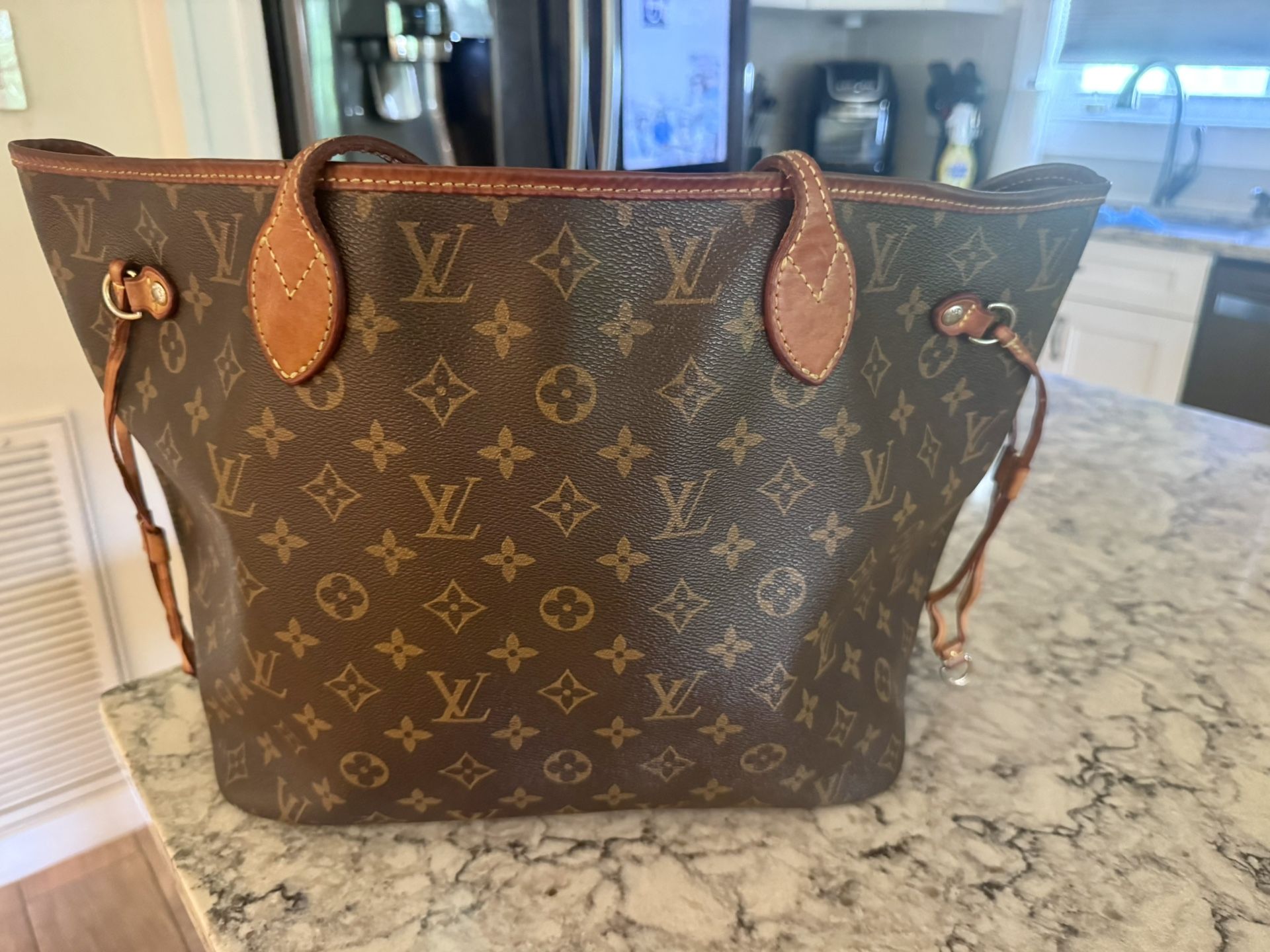LOUIS VUITTON Neverfull MM Monogram Tote Bag