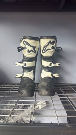 Dirt bike boots