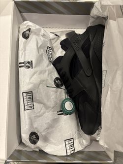 Nike Huarache Triple Black Size 9.5 Brand New