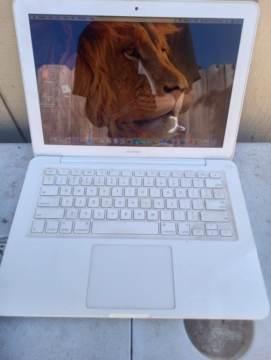 MacBook Laptop 