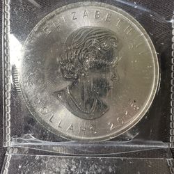 Uncirculated 5 Dollars Elizabeth Canadian 1 Oz Silver .999 Coin 