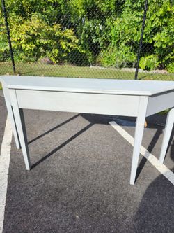 Entryway Table in good condition