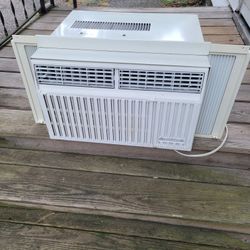 Air Conditioner 8,000 Btu Very Clean Cold Air