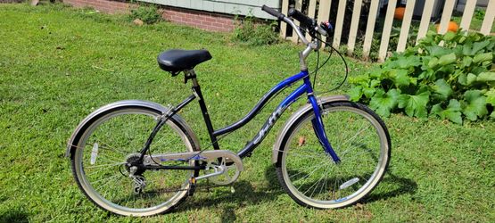 26" Woman's Huffy 6-Speed Beach Cruiser