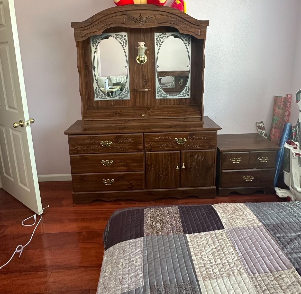Bedroom Set (Queen)