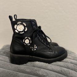 Betsy Johnson, leather white appliqué combat boots size 7 1/2