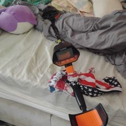 Brand New  Metal Detector WAter Proof Digital Screen Tell Metals And Debth And Earphones Comes Whith A Shovel