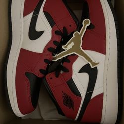 Jordan 1 Mid “Chicago Black Toe” 4y