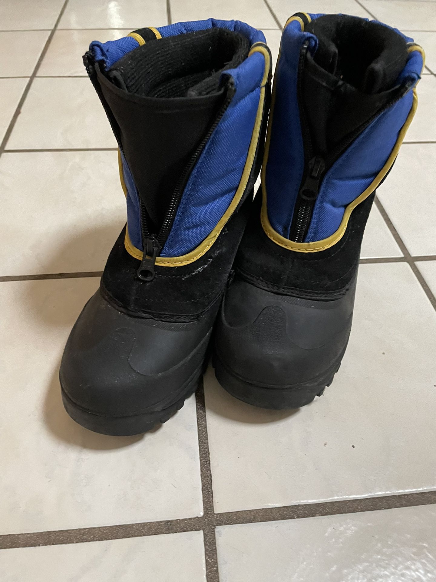 Kids Snow Boots - Size 2