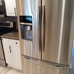 Samsung Refrigerator/(LG) Microwave ( LG) Stove
