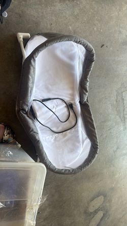 Portable baby bed