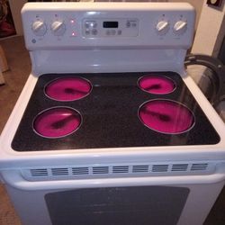 30" Ge White Smoothtop Electric Stove/Oven 