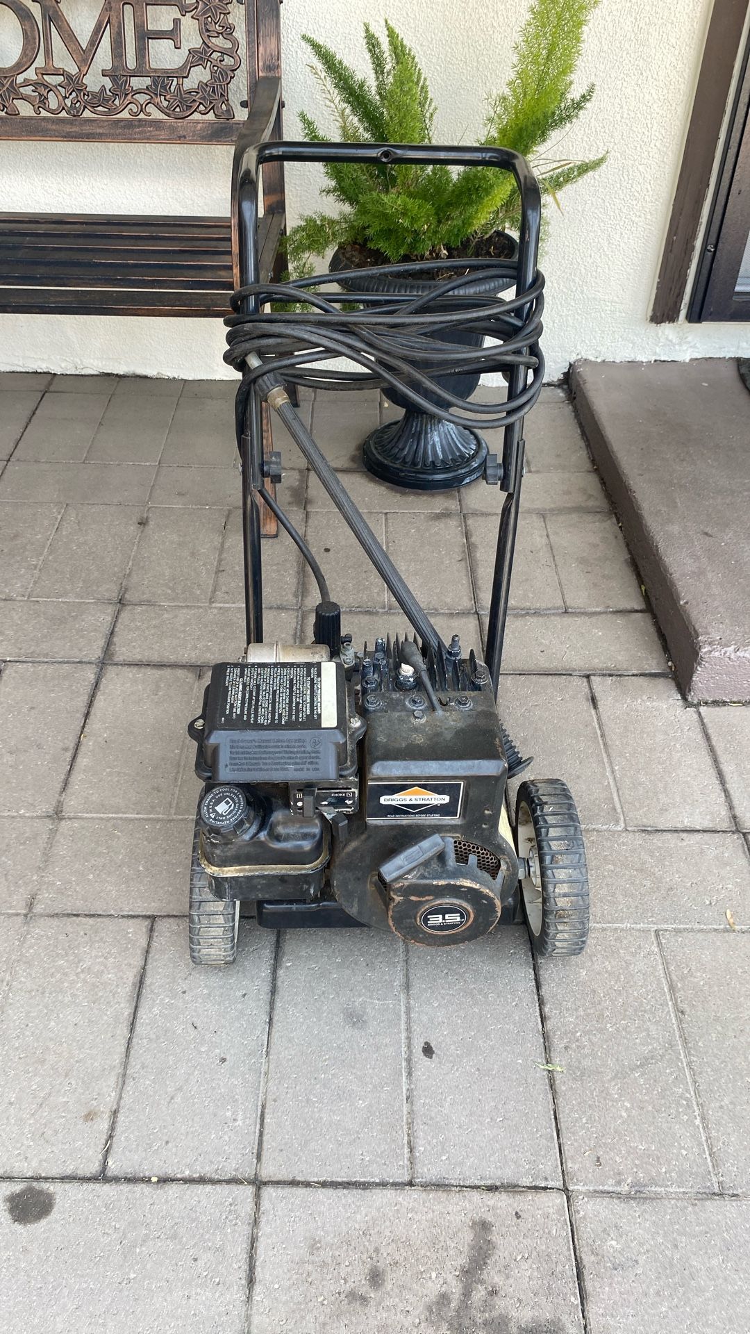 PRESURE WASHER/NEEDS WORK