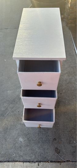 White 5 Drawer Storage Organizer HEIGHT 35in WIDTH 10.5in DEPTH 19.5in