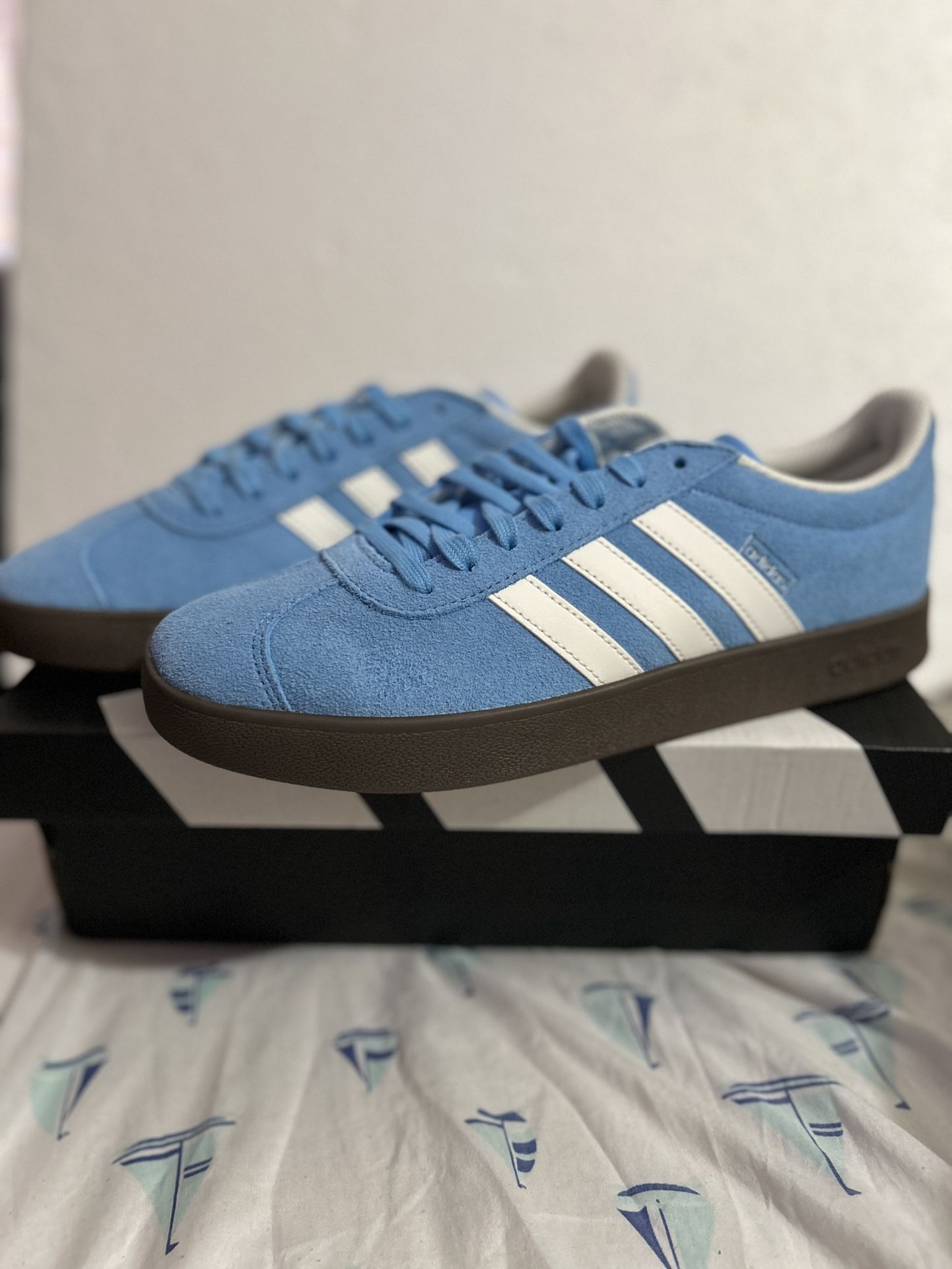 Adidas Men’s VLCourt 2.0 Baby Blue Suade Size 8