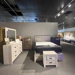 White 4PC Queen Bedroom Set