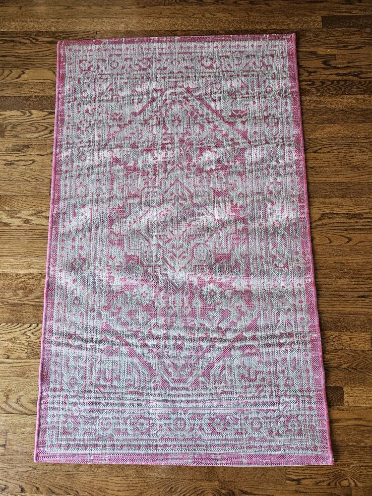 RUG 3' X 5'