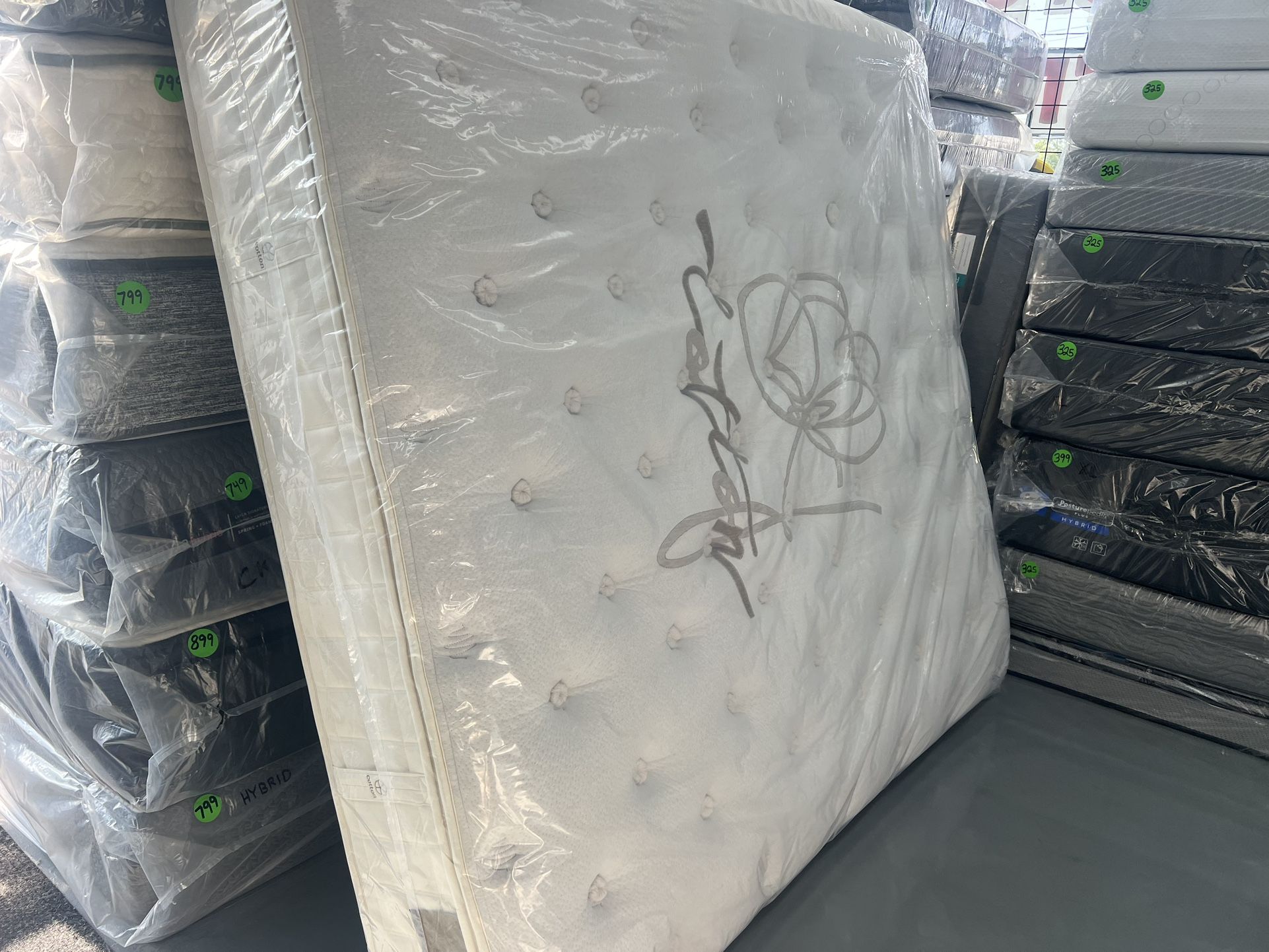 KING SIZE KING KOIL NATURAL COLLECTION MATTRESS & BOX SPRINGS BED SET