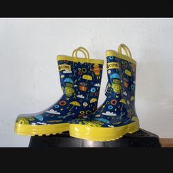Rain boots Size 4, Worn Once 