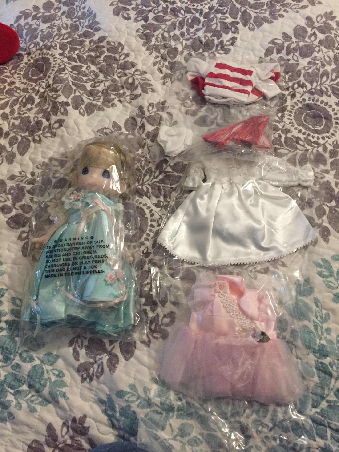 Precious moments doll brand new with 3 extra outfits