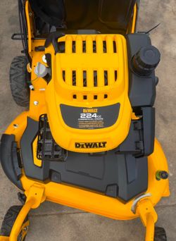 DEWALT lawnmower working good no bag