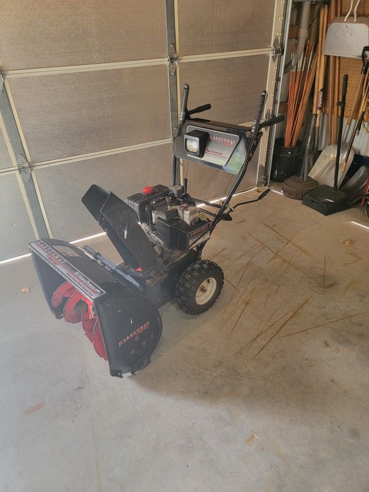MTD 10/24 Snowblower For Parts Or Fix