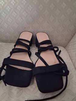 Crisscross strap heels Black  sizes 8.5