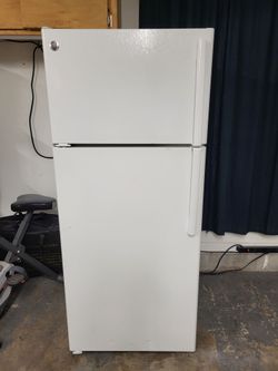 2022 ge Refrigerator (Delivery Available)