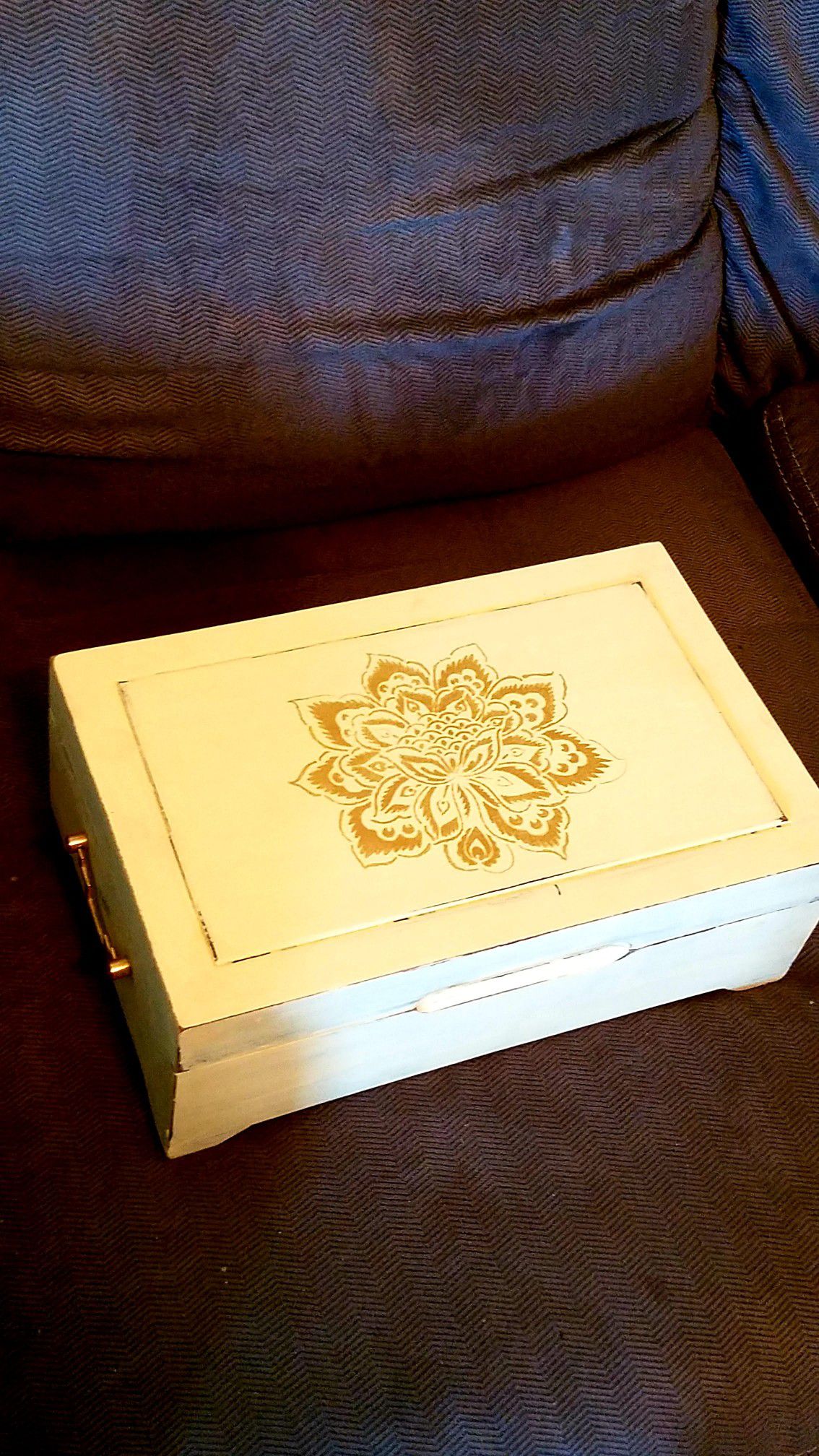 Table top jewelry box